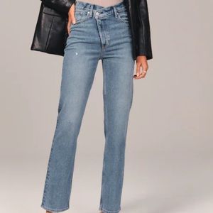 Abercrombie Curve Love Ultra High Rise 90s Straight Jean